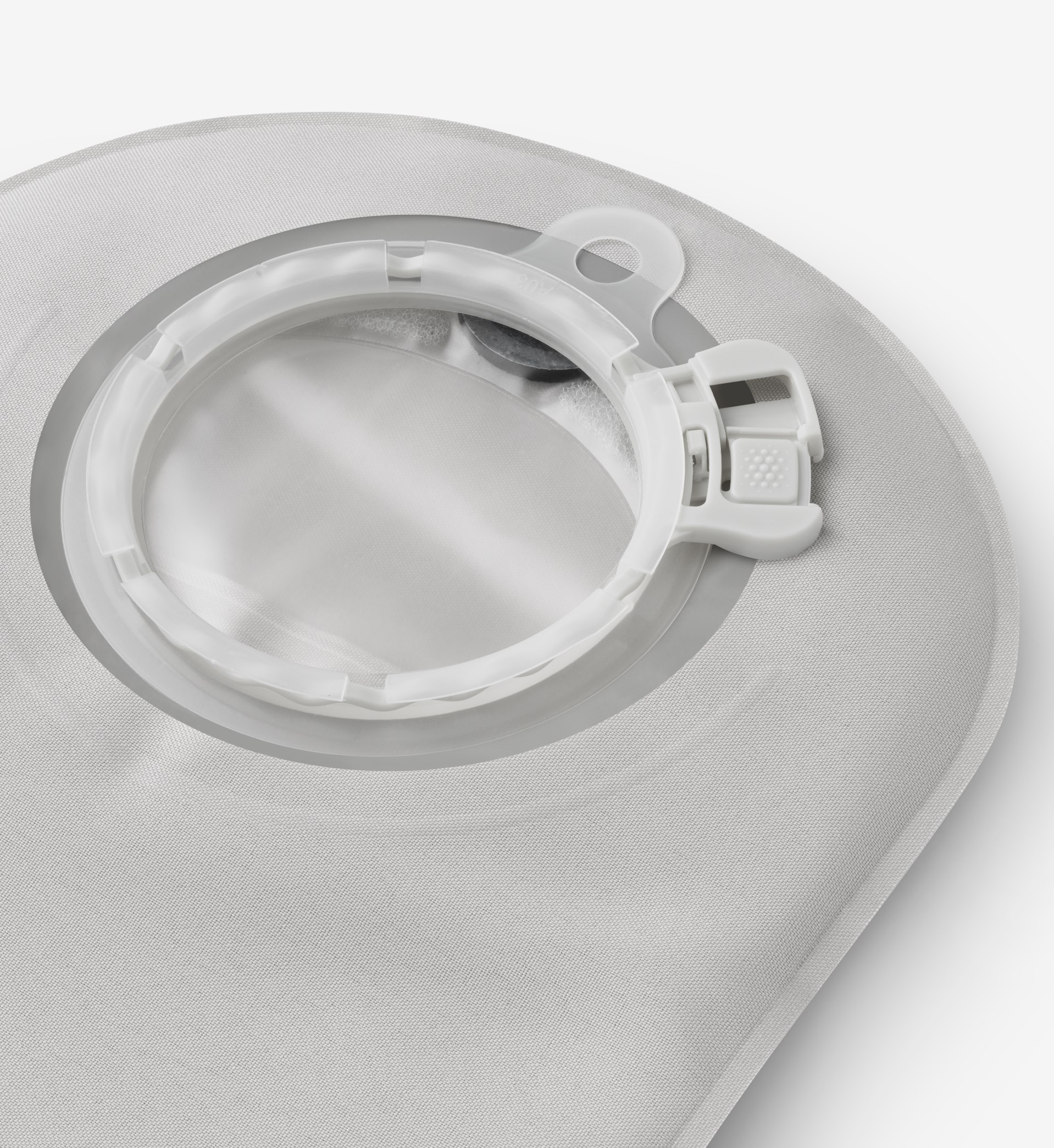 SenSura® Mio Click<br>Das Anbringen durch leichten Druck von vorne 